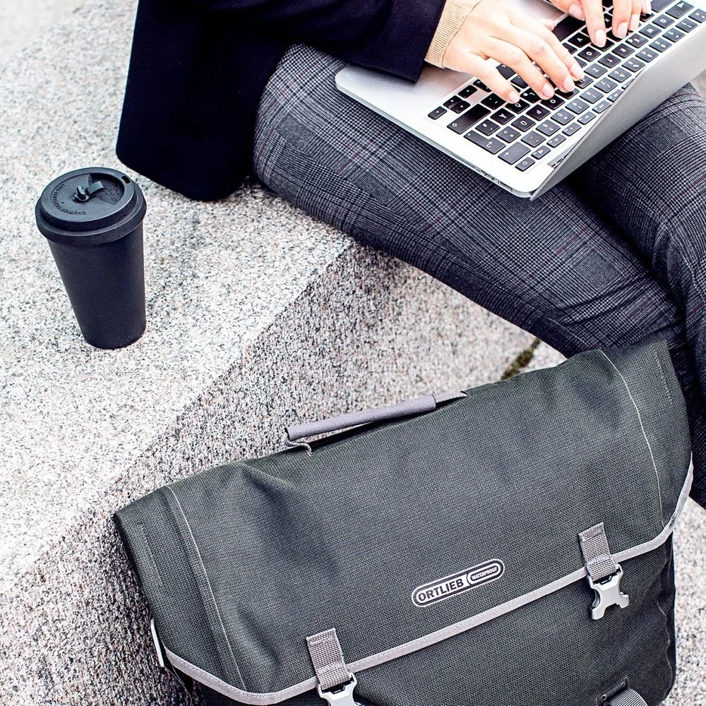 ORTLIEB Commuter-Bag Two Urban - QL3.1 Bike Pannier - 20L - Pepper 9 ORTLIEB Commuter-Bag Two Urban - QL3.1 Bike Pannier - 20L - Pepper - Image 7