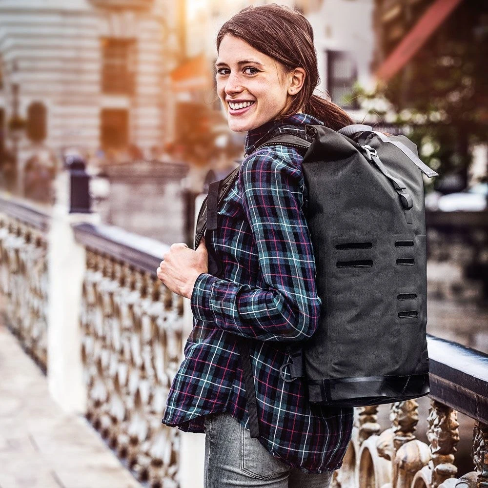 ORTLIEB Commuter-Daypack Urban 21L Backpack - Pepper 13 ORTLIEB Commuter-Daypack Urban 21L Backpack - Pepper - Image 11