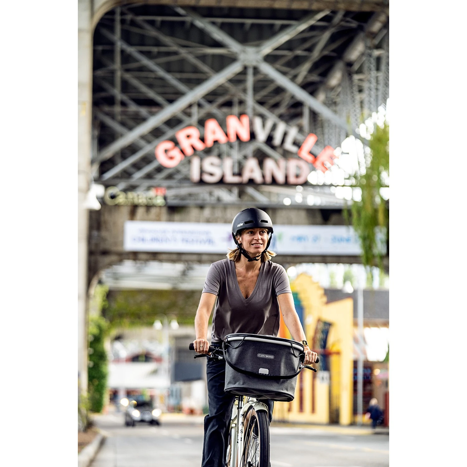 ORTLIEB Up-Town City - 17.5L Handlebar Basket - Black 5 ORTLIEB Up-Town City - 17.5L Handlebar Basket - Black - Image 3