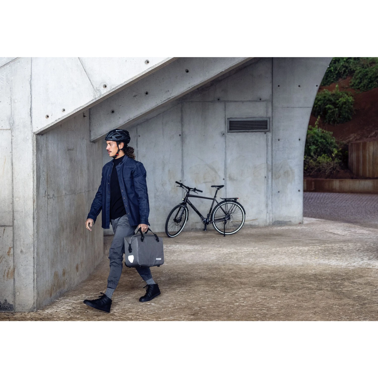 ORTLIEB Office-Bag Urban - QL2.1 Bike Pannier - 21L - Pepper 10 ORTLIEB Office-Bag Urban - QL2.1 Bike Pannier - 21L - Pepper - Image 8