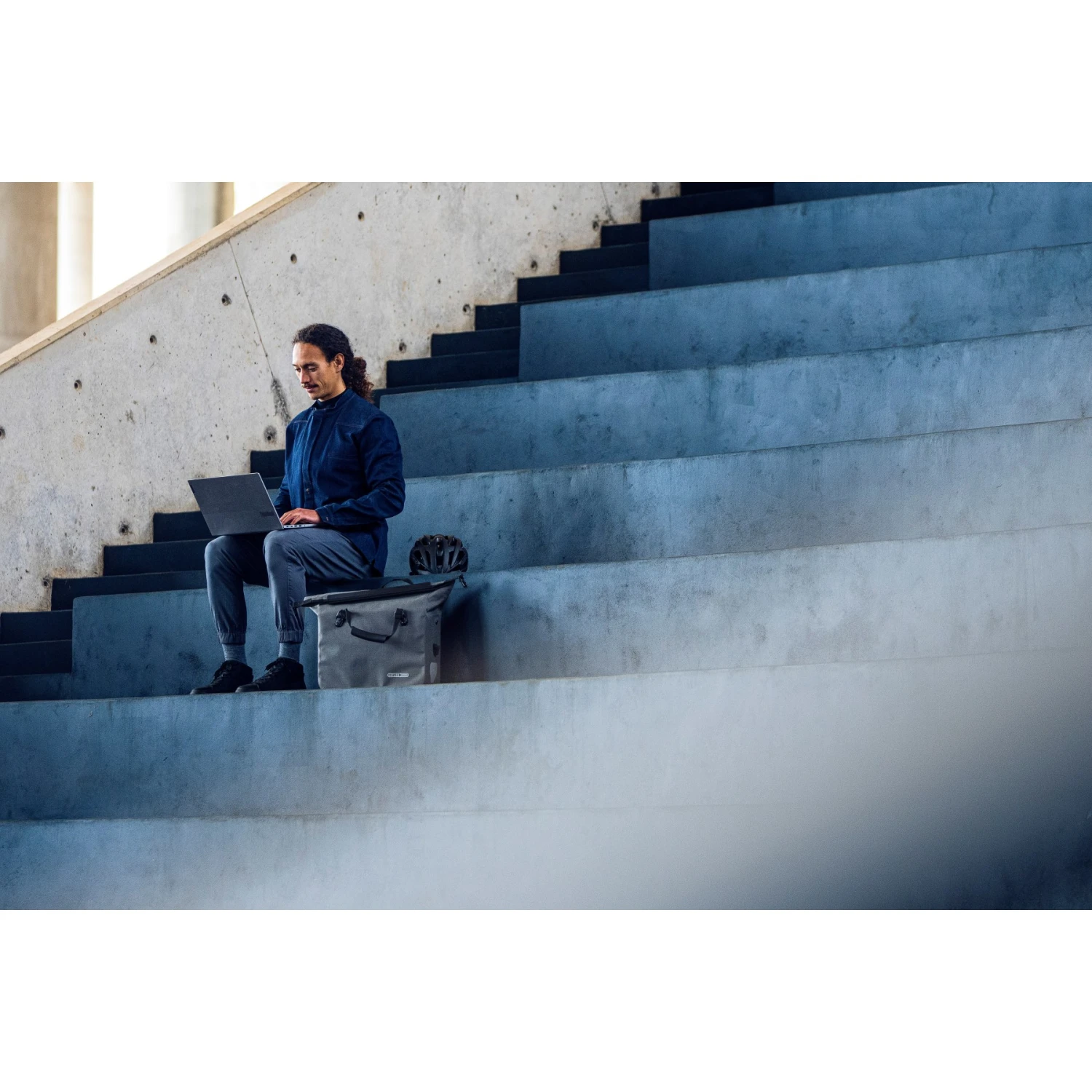 ORTLIEB Office-Bag Urban - QL2.1 Bike Pannier - 21L - Pepper 8 ORTLIEB Office-Bag Urban - QL2.1 Bike Pannier - 21L - Pepper - Image 6