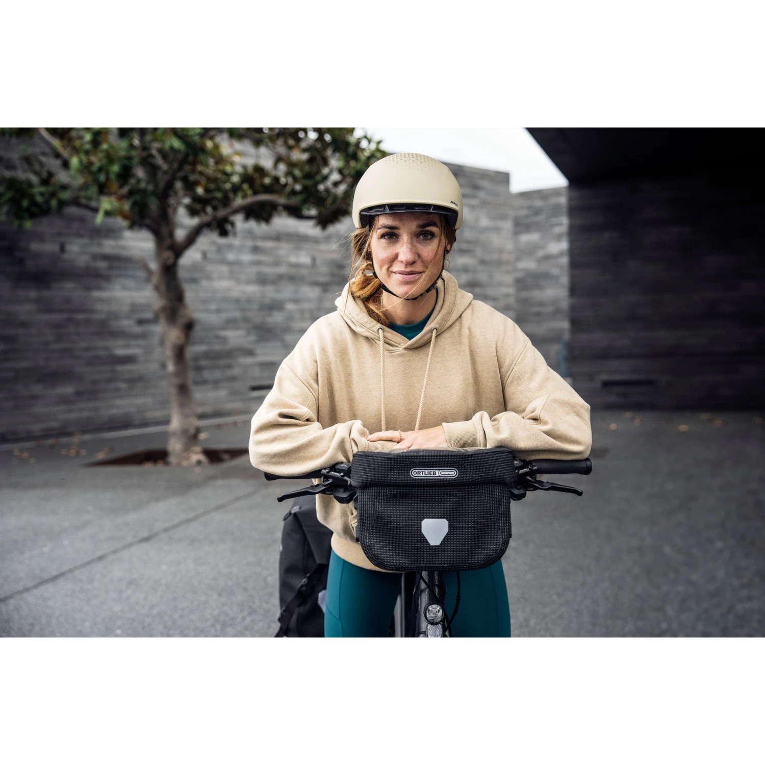 ORTLIEB Ultimate Six High Visibility - Handlebar Bag - 6.5L - Black Reflective 10 ORTLIEB Ultimate Six High Visibility - Handlebar Bag - 6.5L - Black Reflective - Image 8